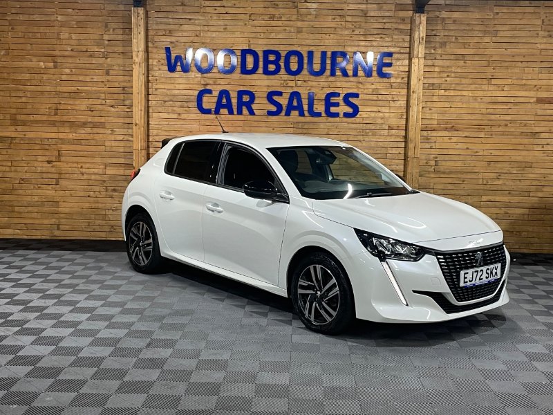 White Peugeot 208 1.2 PureTech Allure Premium Hatchback 5dr Petrol EAT Euro 6 s/s 100 ps